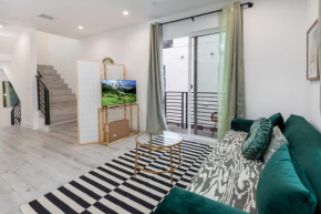 Luxe 3BR Home Hollywood Hills Paradise